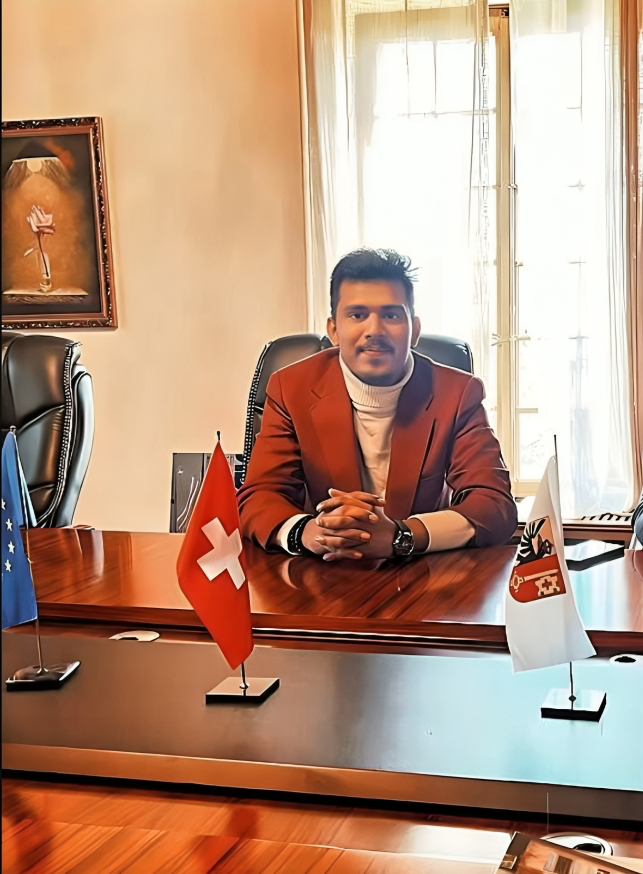 Mohammed Khayas at the StudyConnectFrance desk